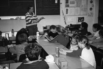 Jasper Oostlander Te korte instructie door de leerkracht levert te weinig rendement op. den oplossingen onder begeleiding van de docent plenair uitgewisseld.