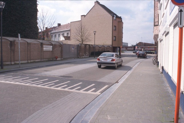 Waar duidelijkheid bestaat rond de afbakening is de rode kleur minder noodzakelijk en kan ook een andere kleur (b.v. grijs) worden gebruikt. Foto 4.