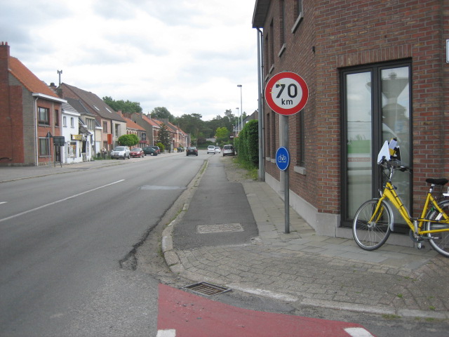 4.3 TRILLINGSCOMFORT VAN FIETSPADEN Onder fietspaden worden hier alle tracés verstaan, die uitsluitend of hoofdzakelijk voor fietsers zijn aangelegd, of waar fietsers de belangrijkste weggebruiker