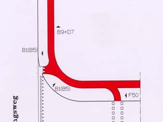 Als in het voorgaande geval veel vrachtwagens uit de dwarsweg komen (vb aansluiting van een industriegebied) kan het zeer uitzonderlijk nodig zijn om het fietspad veel verder uit te buigen om