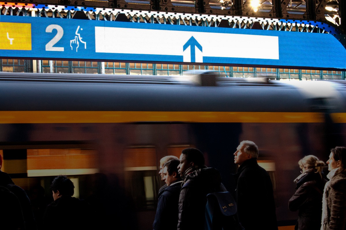ProRail Service innovatie door co-creatie Spits op het spoor: waar stopt de trein? Zijn er nog zitplaatsen vrij? Waar mag ik met mijn fiets naar binnen?