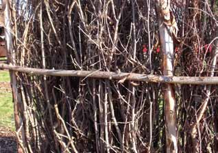 Aan de slag met takken en stamhout Hebben we het over hout als bouwmateriaal, dan denken we in eerste