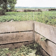 Denk er wel aan dat bakken van meer dan een kubieke meter groot lastig zijn bij het omzetten. Hoe groot maak je de bakken en uit welk materiaal?