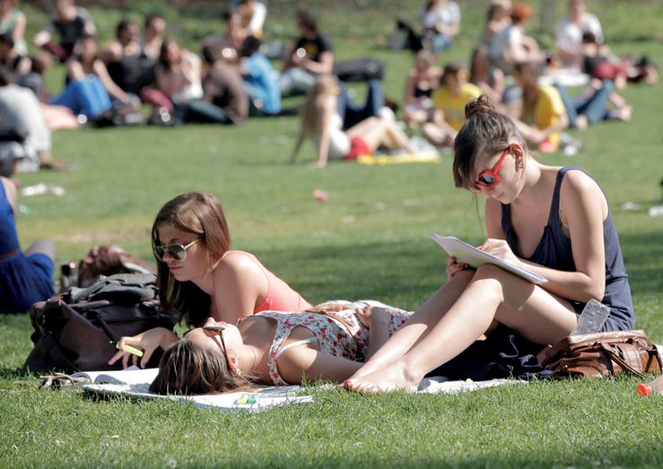 Voorbereidede cursusse ONLINE ZOMERCURSUS DUITS TAALPORTAAL Voor bachelors i de taal- e letterkude Voor bachelors i de taal- e letterkude Als je va pla bet om de bacheloropleidig taal- e letterkude