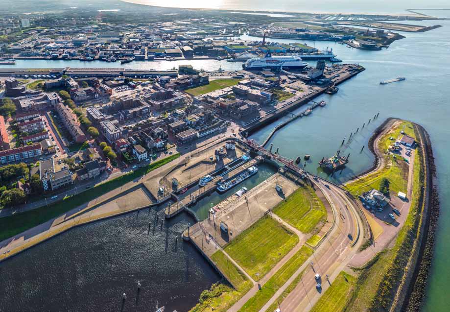 IJmuiden beschikt over maar liefst vier verschillende havens: de oude vissershaven, de Haringhaven, de IJmondhaven en de moderne jachthaven Seaport Marina IJmuiden.