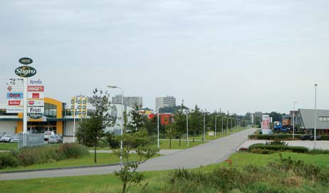 Zo is er in samenwerking met de buurgemeente Smallingerland het bedrijvenpark Drachten Azeven opgericht. Het bedrijvenpark ligt centraal langs de snelweg A7 en de provinciale weg N381.