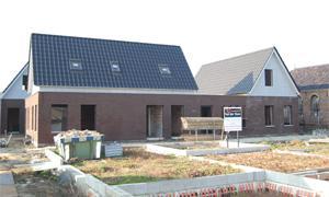 tot woningen of een andere functie op termijn denkbaar is. De gemeente Winsum vormt zich op termijn een mening over de randvoorwaarden waarbinnen ontwikkelingen binnen die zone plaats kunnen vinden.