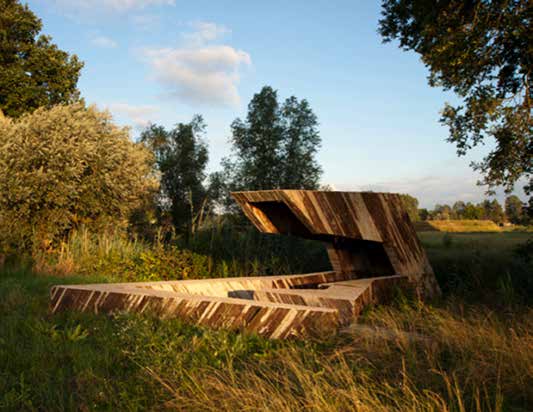 Wij realiseren onder andere een 50 meter breed ecoduct over het spoor tussen Best en Boxtel waarmee 7500 hectare natuur- en graasgebied wordt verbonden, 15 edelherten in een omrasterd gebied van 300