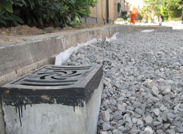 Het waterbergend funderingspakket blijft ongewijzigd. U creëert als het ware een sloot onder de oude bestrating.