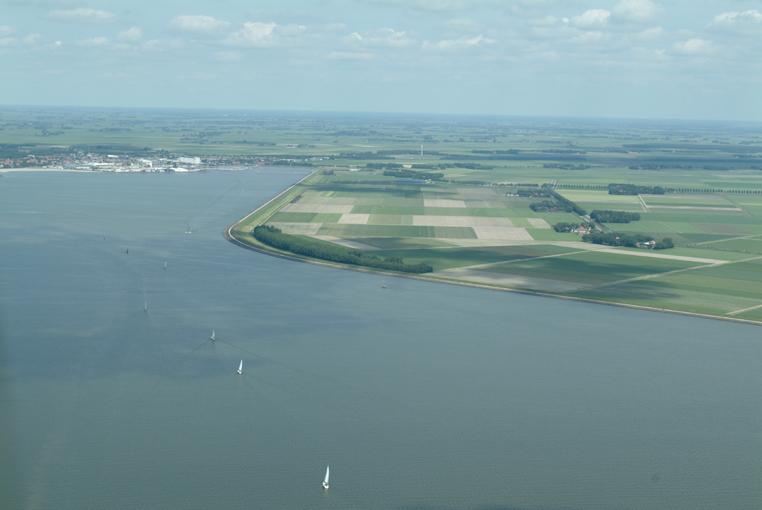 Het IJsselmeer nabij de Westermeerdijk** Het IJsselmeer nabij de Westermeerdijk**