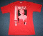 Kavel nr. 4511: Een rood T-shirt: Madonna 1987, Who's That Girl World Tour.