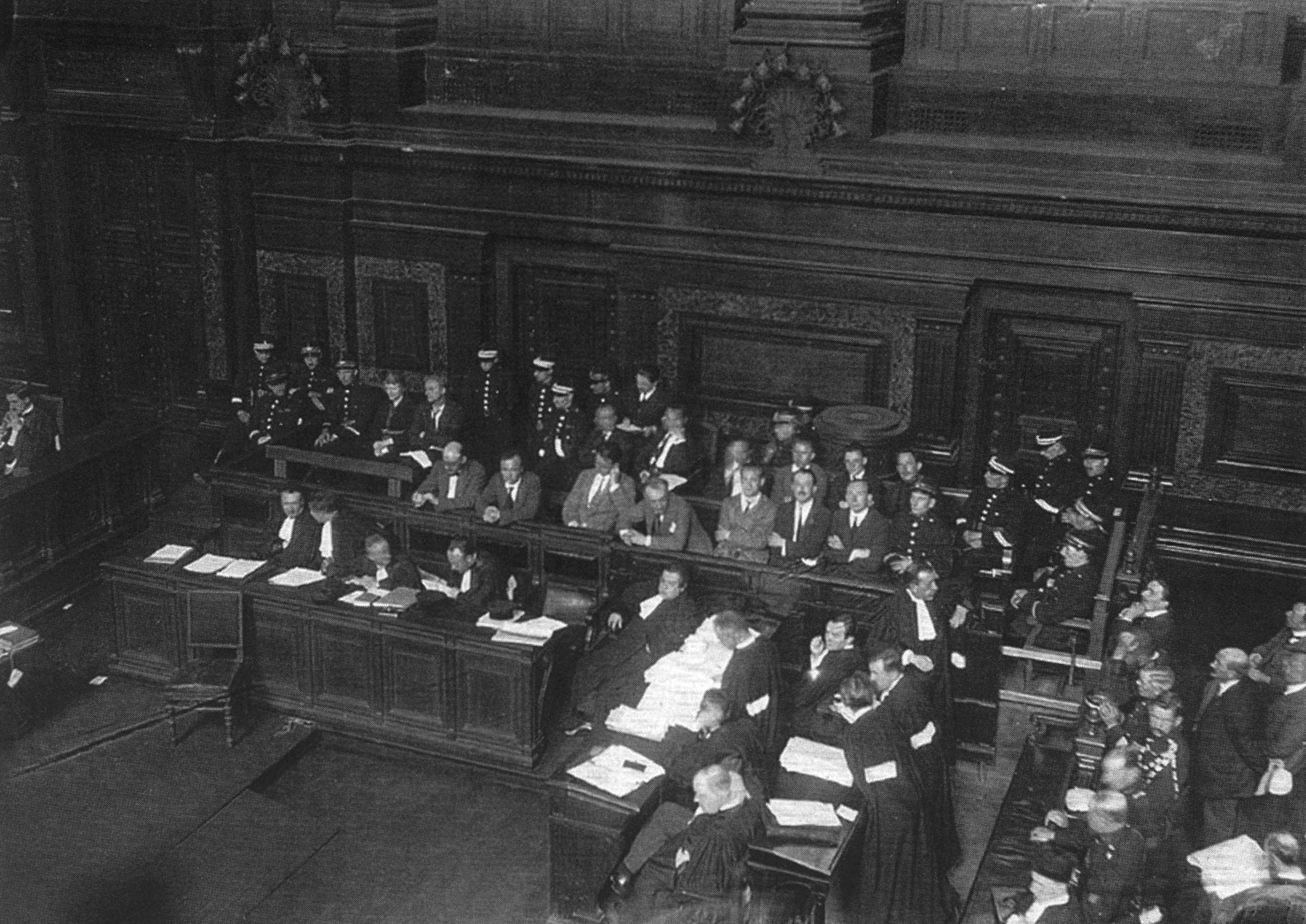 Samen met zeventien andere communistische kaderleden werd War Van Overstraeten in 1923 aangehouden, op beschuldiging van een complot tegen de staat.