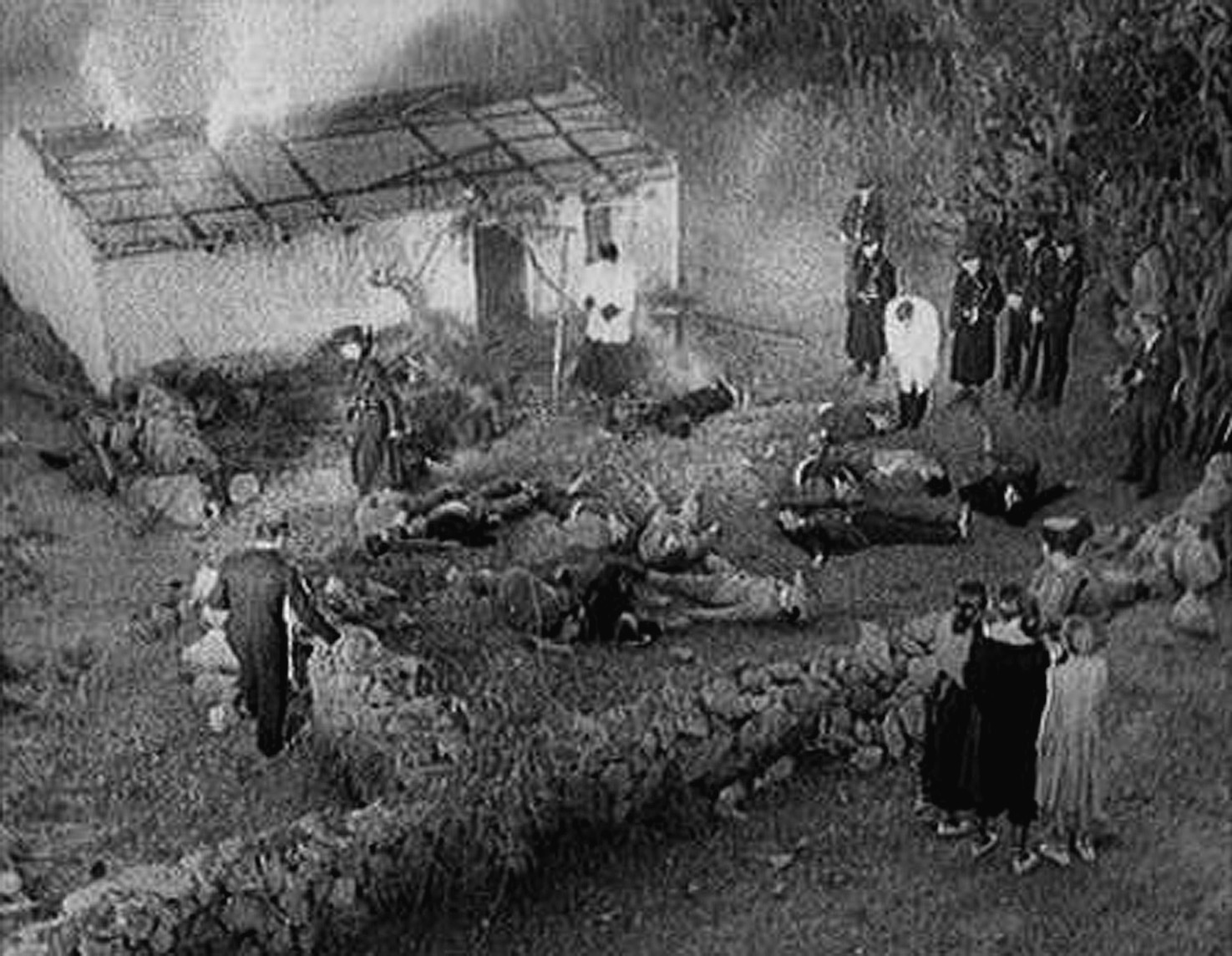 Nadat op 11 januari 1933 de anarchisten in het Zuid-Spaanse dorp Casas Viejas in de provincie Cádiz de macht hadden proberen te grijpen, sloeg de regering hard terug.