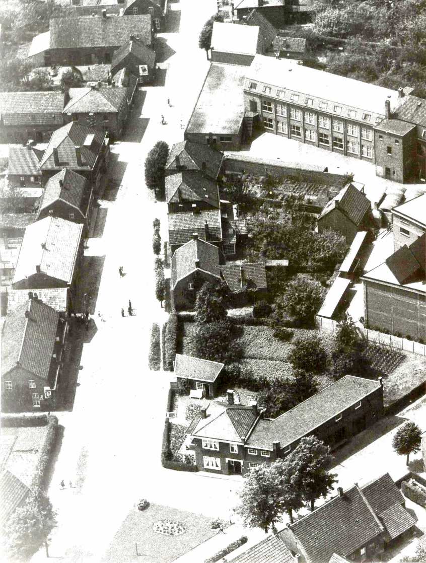 't Woonhuis ston op de kop van de Bakkerstraot en de Pèèperstraot.