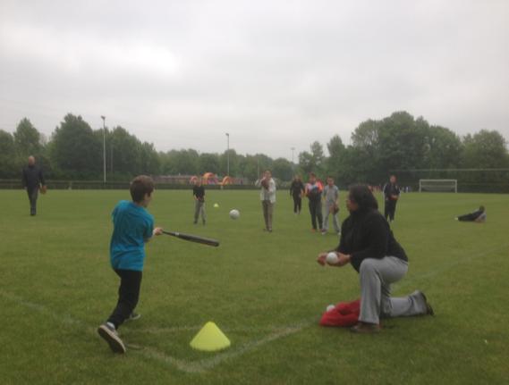 5.11 Bewegingsonderwijs De Aldenhove is een sportieve school, dit houdt o.a. in dat de gymlessen door de vakleerkracht bewegingsonderwijs worden gegeven.