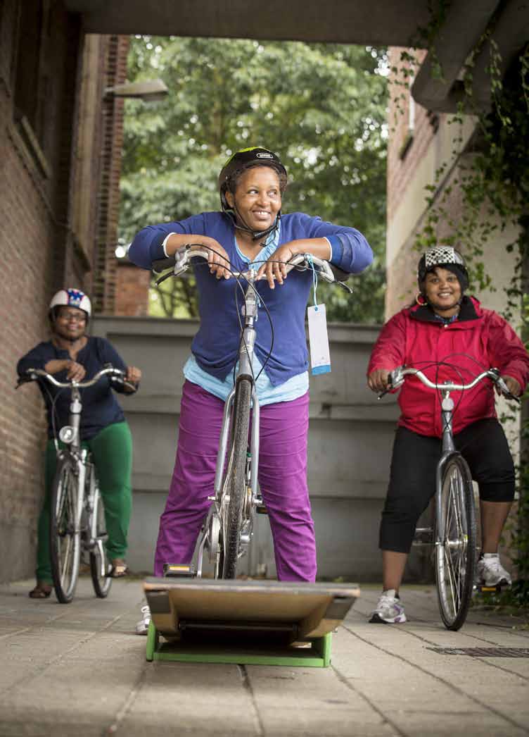 Alexie Mukamugenzi Iedereen op de fiets Mobiliteit en vervoer Naam: Alexie Mukamugenzi Leeftijd: 49 Beroep: Heeft gewerkt als