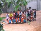 Op de nabijgelegen lagere school - de Government School zitten in totaal 300 leerlingen. De school kent een ijzeren discipline!