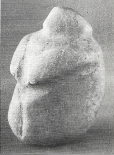 Een aanzienlijk deel van de in Catal Hüyük gevonden beeldjes is daardoor afkomstig uit deze tempel. De gegraveerde figuursteen van fig. 2 komt ook uit deze tempel.