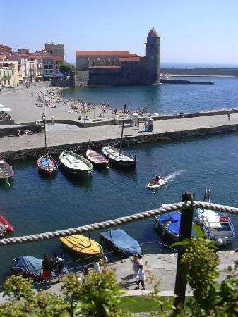 Collioure (<-> 130 km - 110 minuten) De Côte Vermeille (purpere kust) is een 30 km lange kuststrook tussen de Spaanse grens en Argelès-sur- Mer.