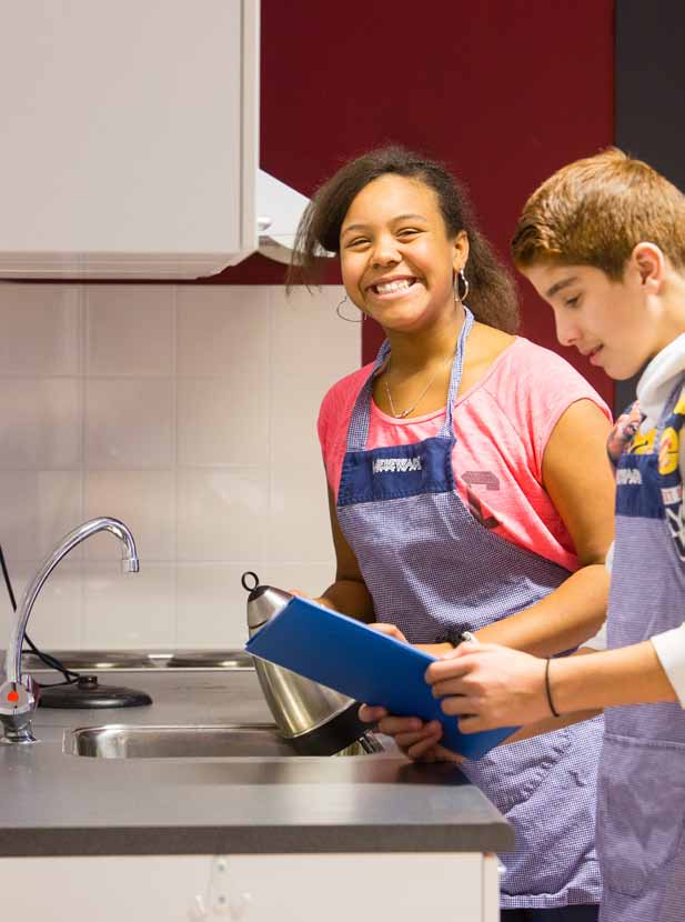 Ons onderwijs Vaardigheden waar uw kind mee verder kan Uw kind heeft veel in huis. Soms lijkt dat besef bij uw kind zelf of in zijn omgeving wat ondergesneeuwd.