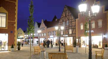 Kijk maar eens rond op de grote kerstmarkt bij het historische stadhuis.