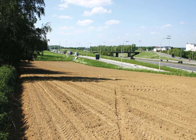 76 77 Sleutelproject 7: We verzachten de harde verkeersingrepen en de gevolgen daarvan Wie een kaart of een luchtfoto bekijkt, ziet tientallen lijnen van en naar Brussel lopen.