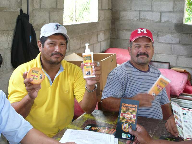 IN NICARAGUA - DE COÖPÉRATIE COSATIN De honing die de producenten van de coöperatie Cosatin oogsten, is een volledig natuurlijk en biologisch product en een van de belangrijkste basisingrediënten van