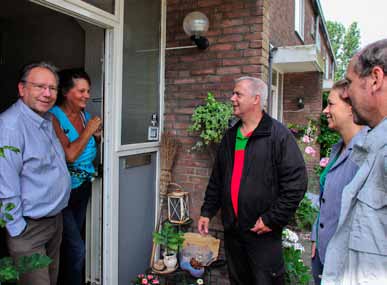 Omdat de leefbaarheid in Geuzenveld kwetsbaar is, zeker nu de grootschalige vernieuwing van de baan is, heeft Stadgenoot samen met het stadsdeel een contract getekend met de Academie van de Stad.