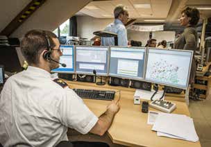 doorsturen. Organisaties die beschikken over Radio Position kunnen op de kaart van hun LCT zien waar hun mensen of voertuigen zich bevinden.