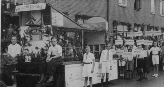 Maar ook in 1948 was het groot feest in Genemuiden. Koningin Wilhelmina vierde op 30 augustus 1948 haar 50-jarig regeringsjubileum.