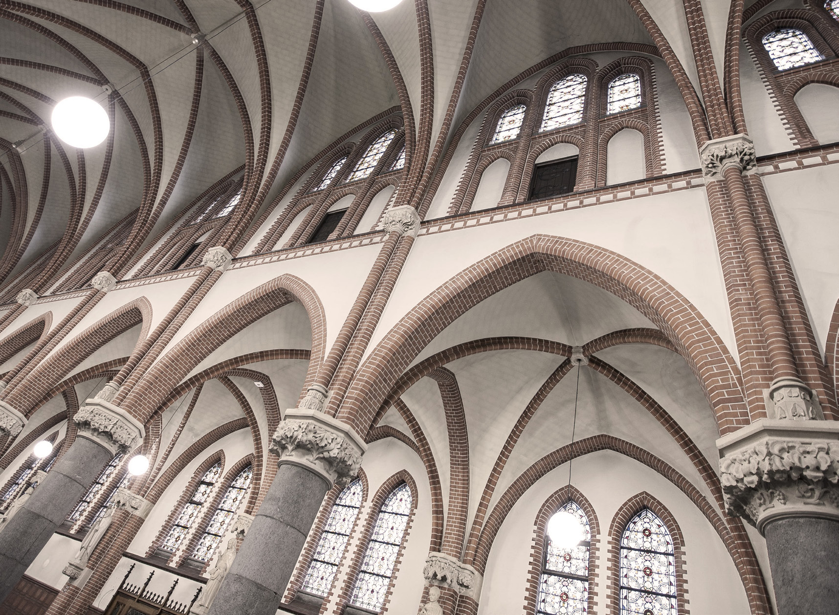 Bijna vierhonderd jaar geleden vestigden de Kruisheren zich in Uden en omgeving. Zij raakten in de loop der eeuwen met Uden vergroeid. In 1904 werd de huidige Kruisherenkapel gebouwd.