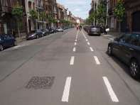 - Minimum 2 m breed GEMARKEERDE FIETSPADEN - Het gebruik van gemarkeerde fietspaden p de rijbaan mag slechts uitznderlijk gebruikt wrden.