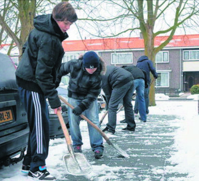 Nummer 2, februari 2011 V OORW OORD Onleesbaar Helaas waren er in de vorige Wijknieuws een aantal tekstvakken erg donker en daardoor moeilijk leesbaar.