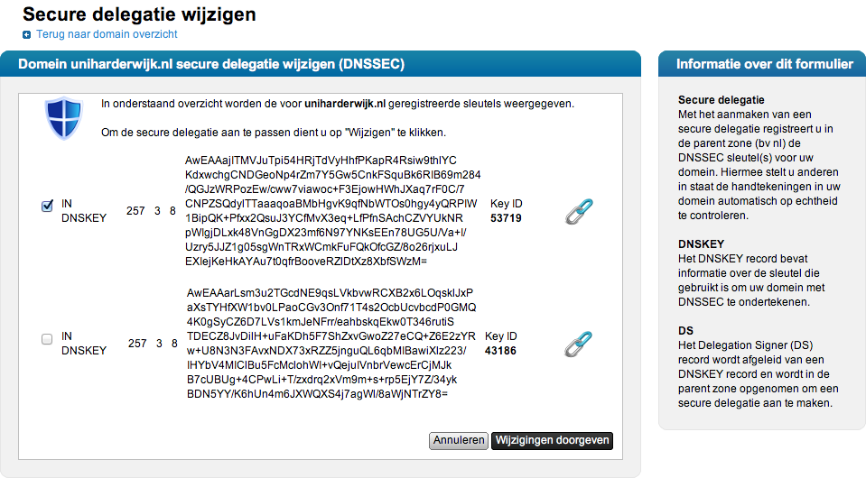 4. Om de key rollover uit te voeren verwijdert u het vinkje bij de DNSKEY van de huidige secure delegatie en plaatst u een vinkje bij de nieuwe DNSKEY waarnaar een key rollover wordt uitgevoerd. 5.