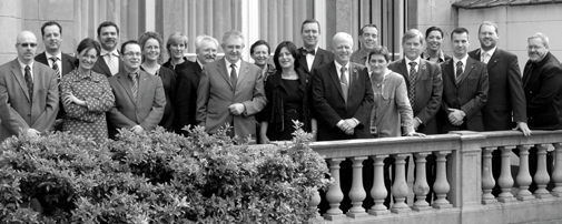 «IBR» Van links naar rechts: de heren David SZAFRAN, Secretaris-generaal, Christophe HARDY, Kabinetsdirecteur, mevrouw Sabine LARUELLE, minister van KMO, Zelfstandigen, Landbouw en Wetenschapsbeleid,