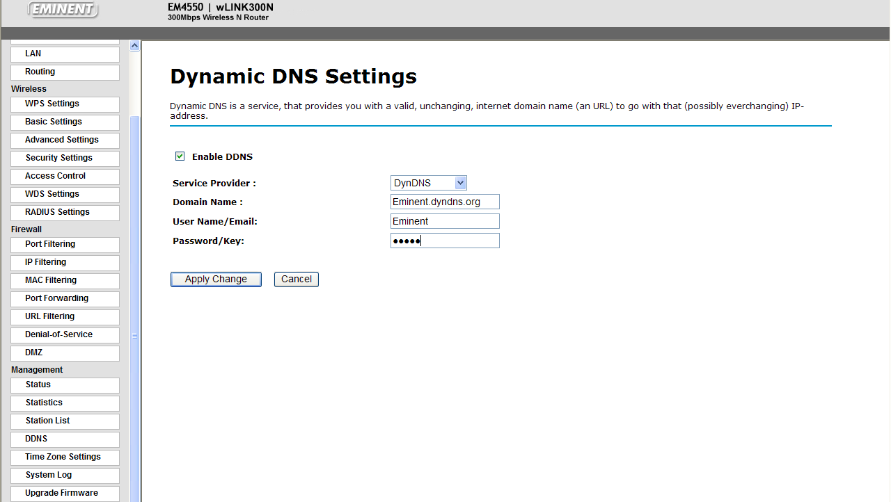 Nadat je hebt ingelogd op de webpagina van de router, klik je bij Management op DDNS. Bij de Dynamic DNS Settings vul je de gegevens in van je DynDNS account.