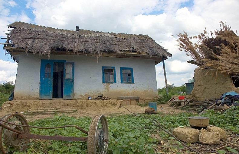 ICT helpt ICT onderwijs in Moldavië De Magdacesti school, gelegen 20 km ten noorden van de hoofdstad Chisnau, ICT onderwijs voor 847 leerlingen van 6-18 jaar De Tomai school, op het platteland van