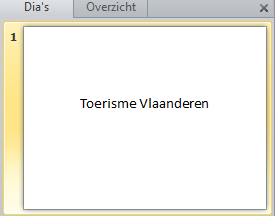 6) TEKST INVOEREN IN DE WEERGAVE DIA S OF IN DE WEERGAVE OVERZICHT Neem een nieuwe presentatie en vul de vakken van de eerste dia als volgt in: Bekijk de dia in het deelvenster Dia s / Overzicht