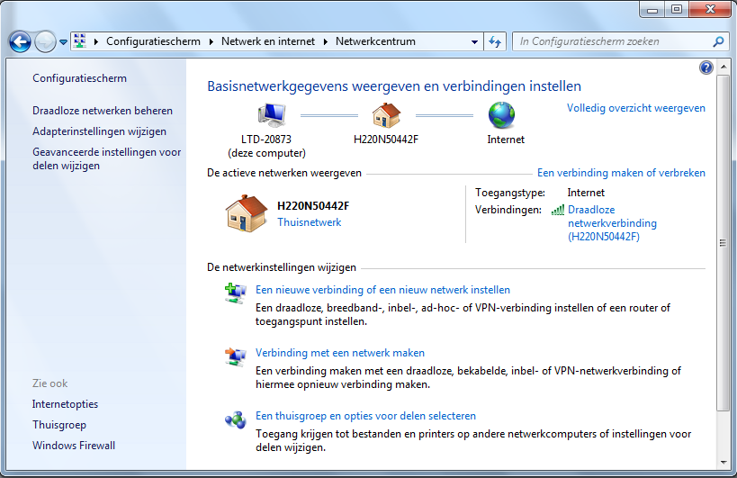 1.6 Software Als we thuis een netwerk aanleggen doen we dat vooral om met meerdere computers een internetverbinding, printer of bestanden te delen.