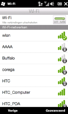 Hoofdstuk 9 Internet en sociaal netwerken 173 Geeft aan dat uw telefoon verbonden is met dit Wi-Fi-netwerk Geeft een beveiligd Wi-Finetwerk aan. Signaalsterkte Netwerknaam (SSID) 4.