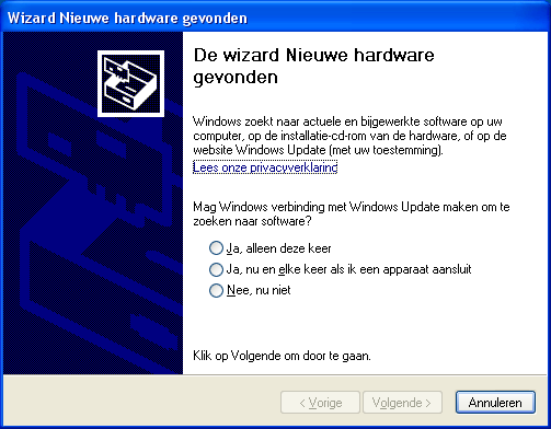 Installatie 4 Sluit het andere uiteinde van de USB-kabel op de USB-interface van de computer aan. De wizard Nieuwe hardware gevonden wordt weergegeven.