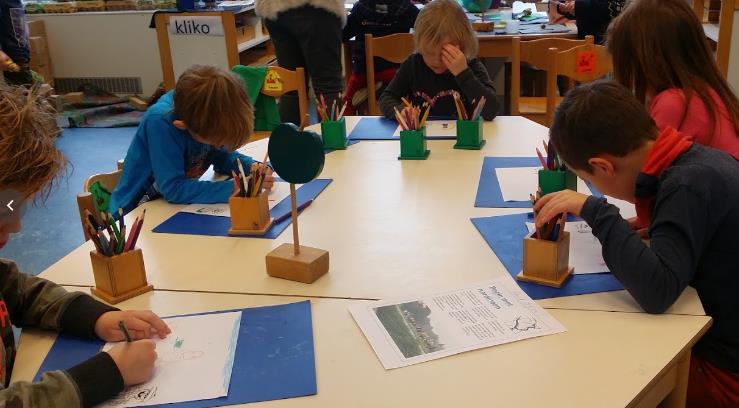 Wie zijn wij en wat willen wij? Deze mini-schoolgids is voor iedereen die iets over de Poort wil weten. Het is een verkorte versie van de echte schoolgids.