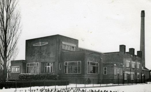 Toen en nu 1897: Eerste steenlegging Coöperatieve zuivelfabriek: De Eendracht Gestart als boterfabriek 1950: Start kaasproductie 1958: Start weiverwerking op labschaal 1962: Oprichting Coöperatieve