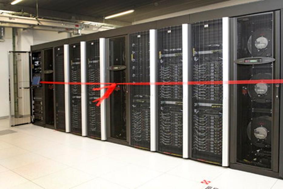 De VSC supercomputer Inhuldiging van de Tier 1 Op 25 oktober werd aan de Universiteit Gent de eerste Tier 1-supercomputer van het Vlaams Supercomputer Centrum (VSC) plechtig in gebruik genomen.