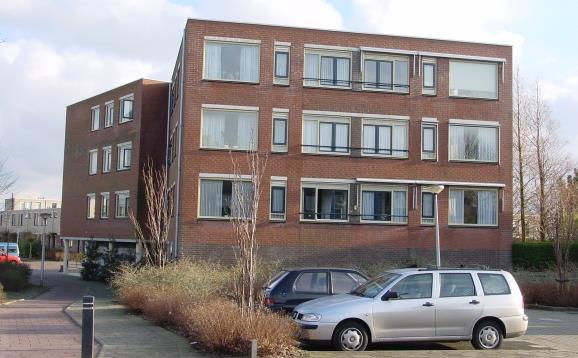 A Appartementen voor senioren J.A.M Pijnenburgflat De J.A.M Pijnenburgflat aan de Akelei is gebouwd in 1993. Er bevinden zich 16 seniorenappartementen allen sociale huurwoningen op drie verdiepingen.