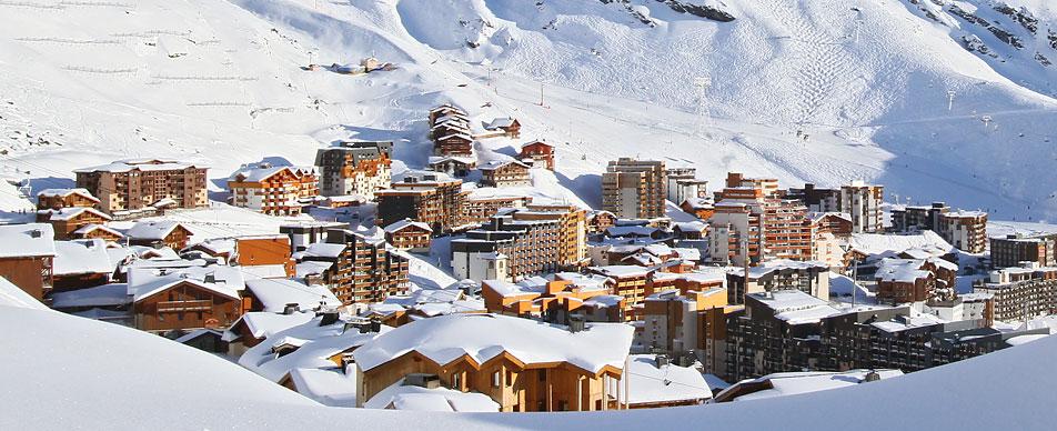 HET DORP Val Thorens is het hoogste dorp in het skigebied Les Trois Vallées. Het is een autovrij skidorp en ligt altijd in de sneeuw! In het dorp is er ook naast het skiën veel te beleven.
