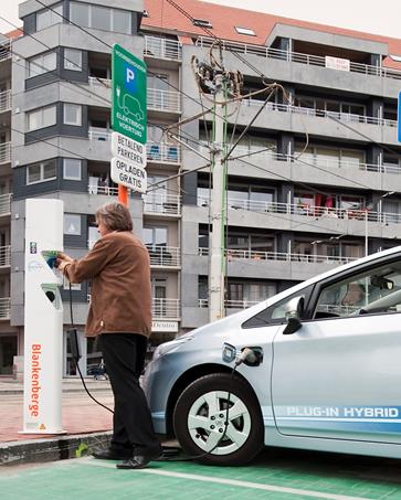 4 STAND VAN ZAKEN : ROLL-OUT Elektrische laadpunten STAND v ZAKEN : Eerste roll-out van laadpunten in Vlaanderen is