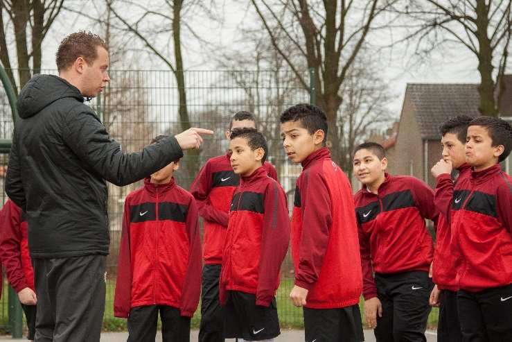 3.9 PSV United Het zeer succesvolle voorbeeld van Mensfort United gaat in het seizoen 2014-2015, mede dankzij externe financiering door Woonbedrijf, uitgerold worden in de wijken Gestel en Tongelre.