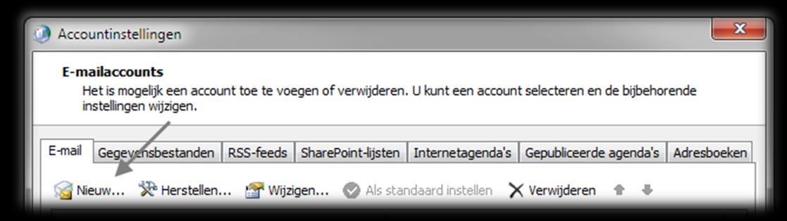 Voor de configuratie van uw Outlook gaat u eerst naar het Configuratiescherm van uw computer.