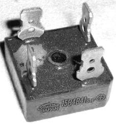 5 Diodes in brug-gelijkrichters Een bruggelijkrichter, naar zijn uitvinder Leo Graetz ook Graetzschakeling genoemd, bestaat uit vier diodes die een wisselspanning (bijvoorbeeld van een transformator)